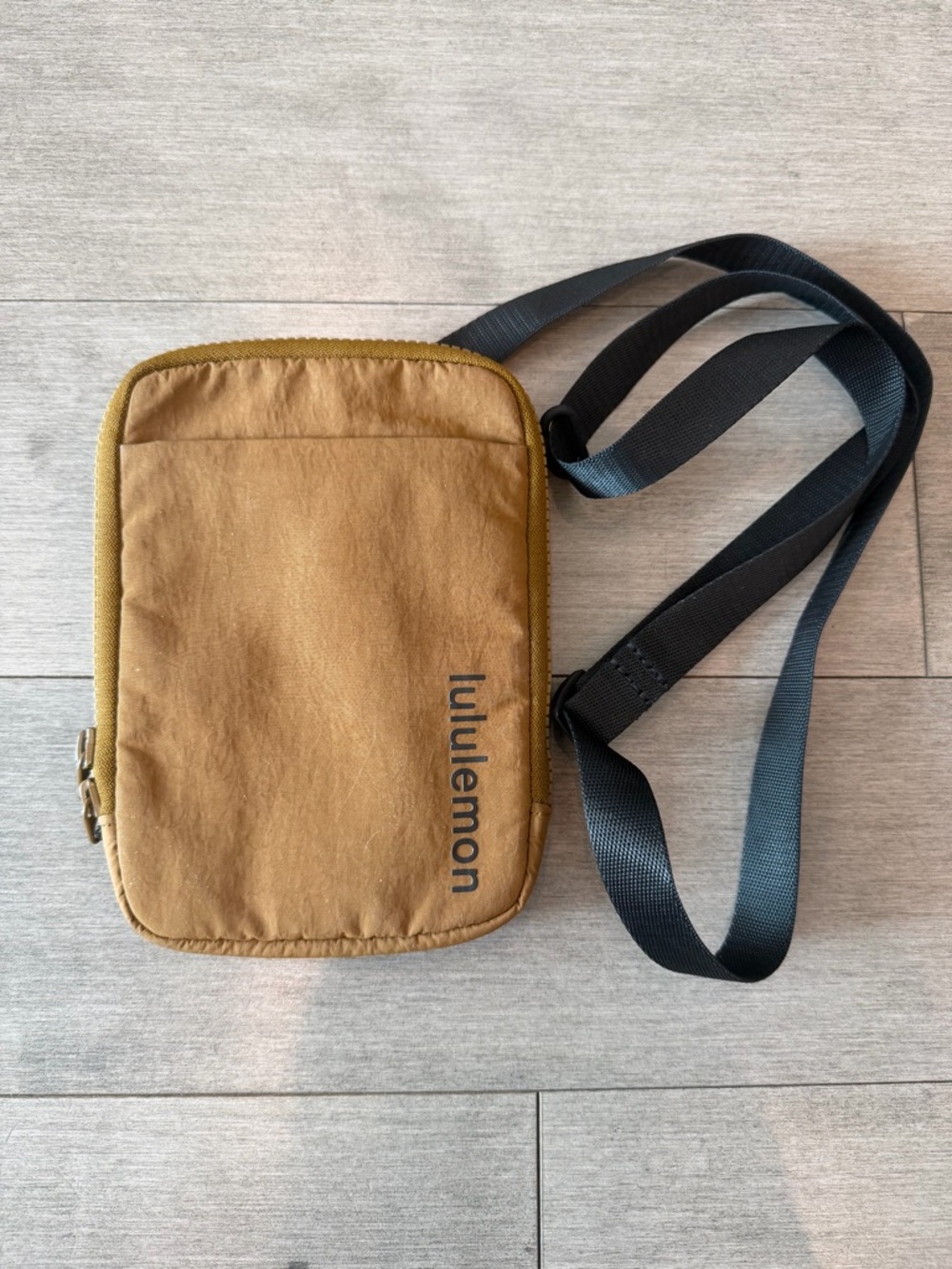 lululemon Crossbody Pouch with Removable Black Strap